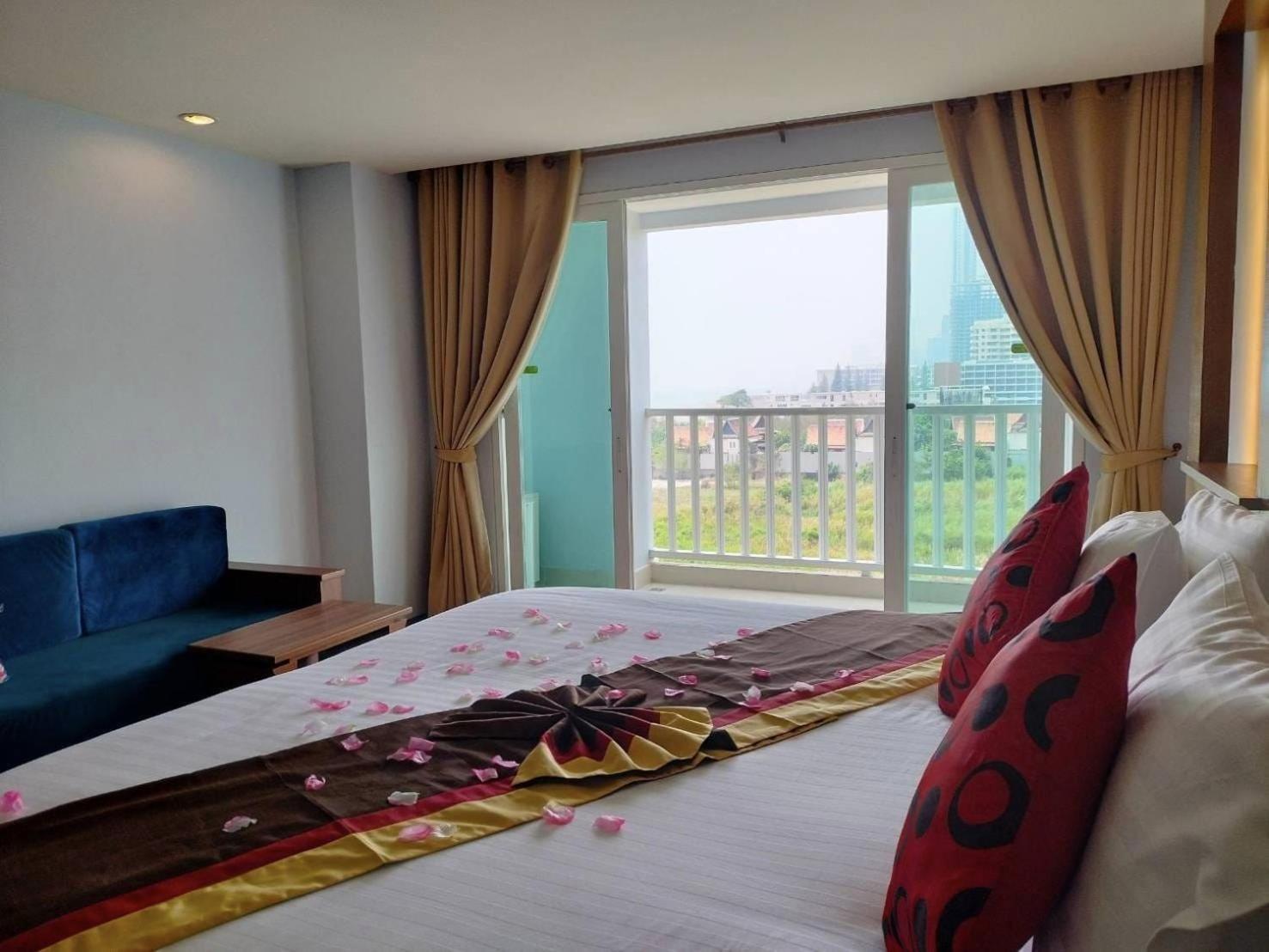 נה ג'ומטיין Saisawan Beach Luxury Hotel מראה חיצוני תמונה